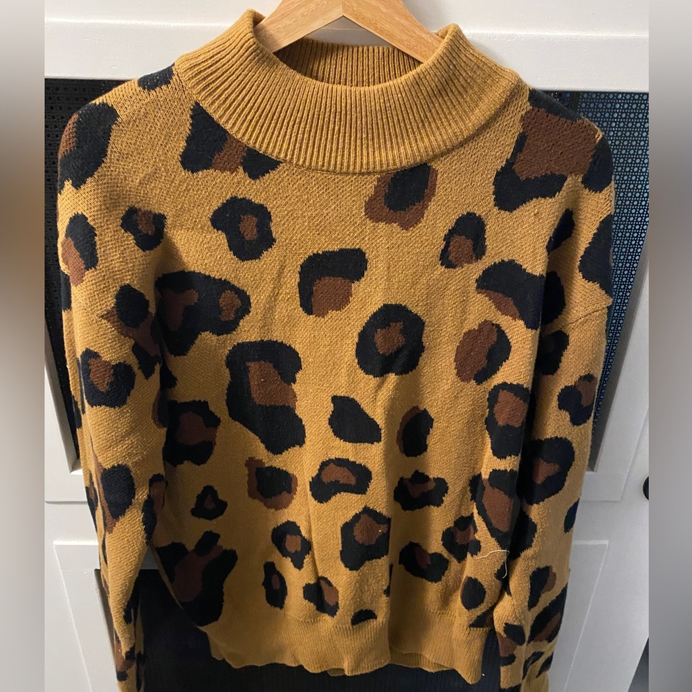 Leopard Sweater NWOT Size M